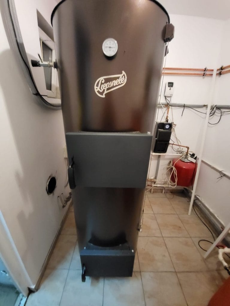 Centrala pe lemne, carbune, brichete de rumeguș, peleți 20 KW – Liepsnele L20 Universal